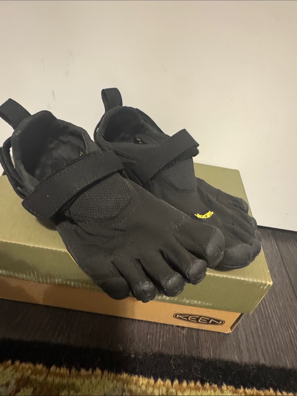 Women’s vibram 5 finger shoes